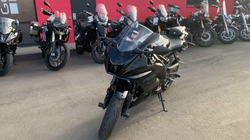 Used 2022 Yamaha YZF-R7 CA Image 4