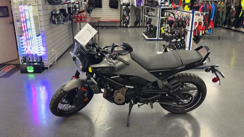 New 2024 Husqvarna SVARTPILEN 401 Image 9