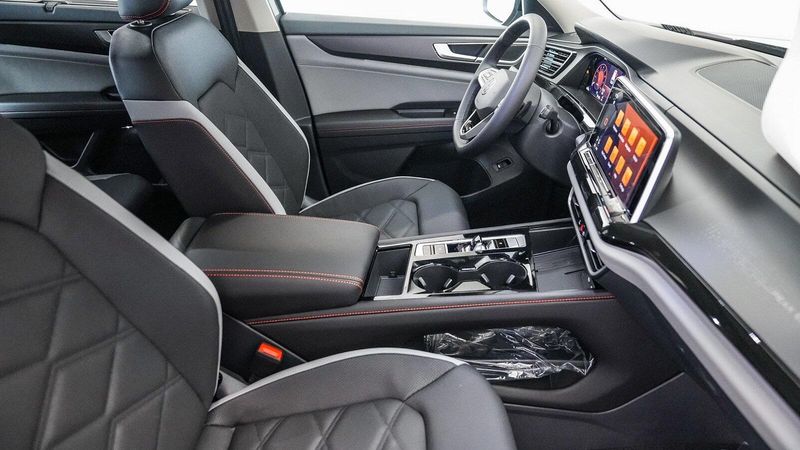 New 2025 Volkswagen Atlas 2.0T Peak EditionImage 16