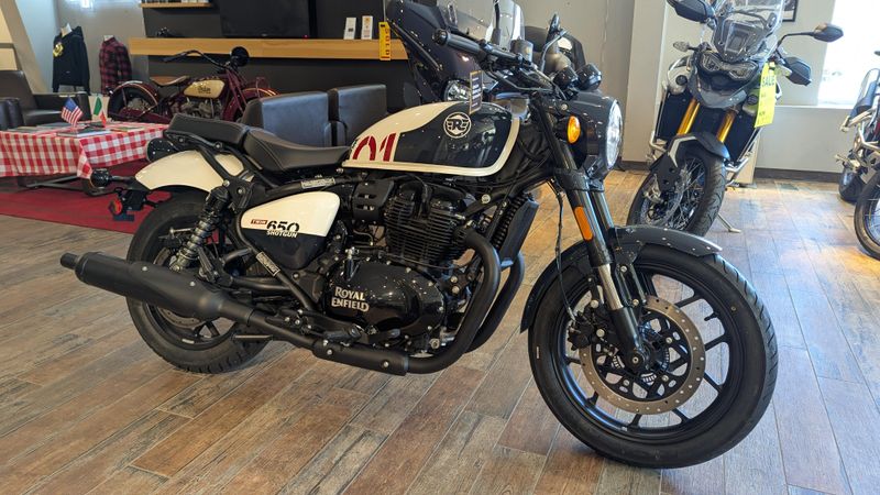 New 2024 Royal Enfield Shotgun 650 Stencil White Image 1