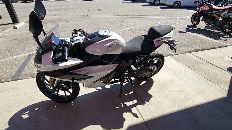 New 2025 CFMOTO 300SS Image 8