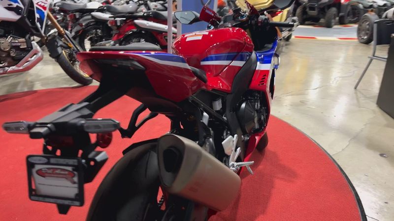 New 2025 Honda CBR1000RR-R FIREBLADE SP Image 3