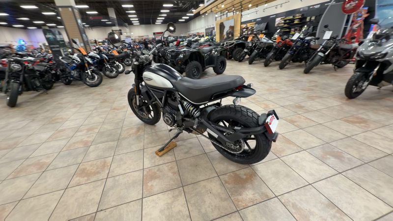 Used 2022 Ducati SCRAMBLER ICON DARK Image 7