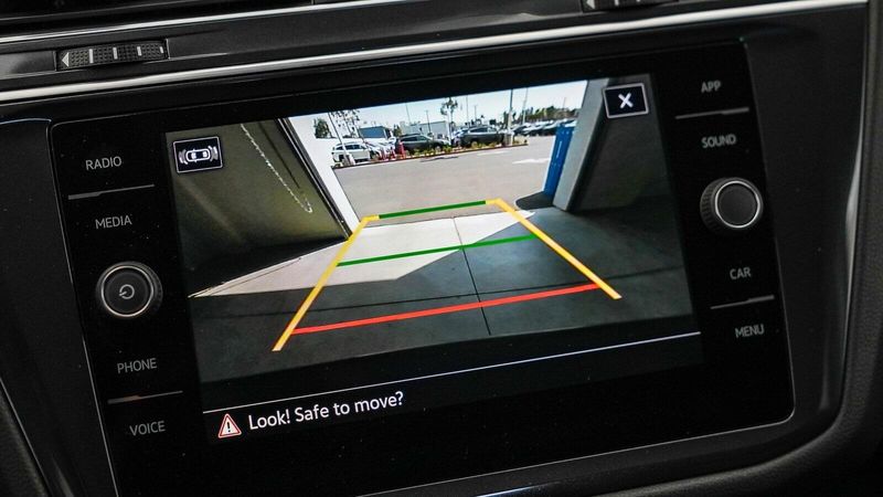 2022 Volkswagen Tiguan 2.0T SEImage 22