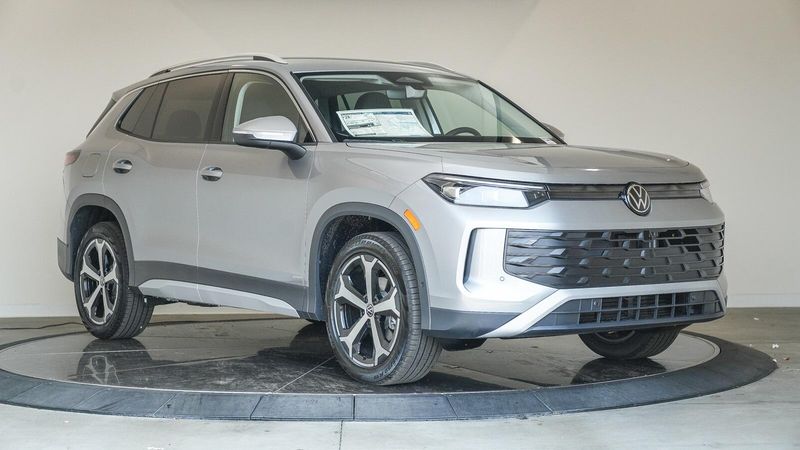 New 2025 Volkswagen Tiguan 2.0T SEImage 5