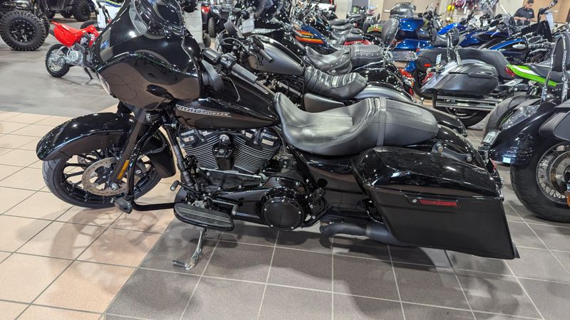 2018 HARLEY STREET GLIDE SPECIALImage 4