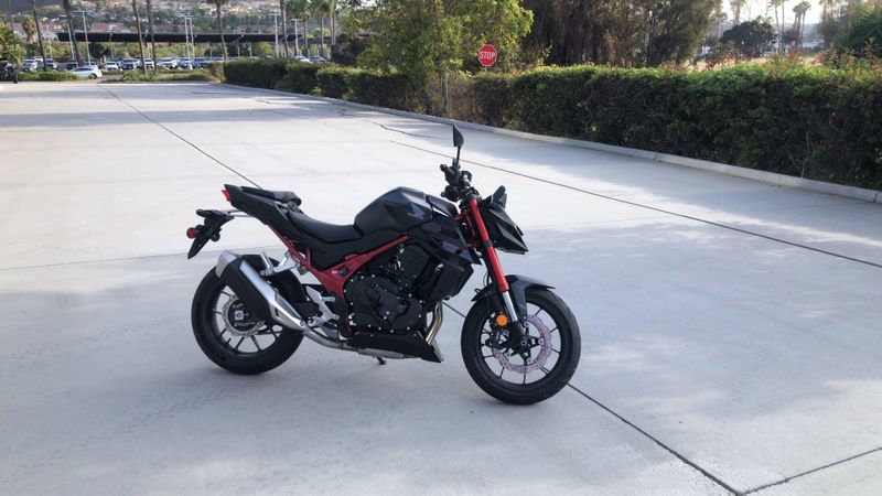 New 2026 Honda CB750 HORNET E-CLUTCH Image 2