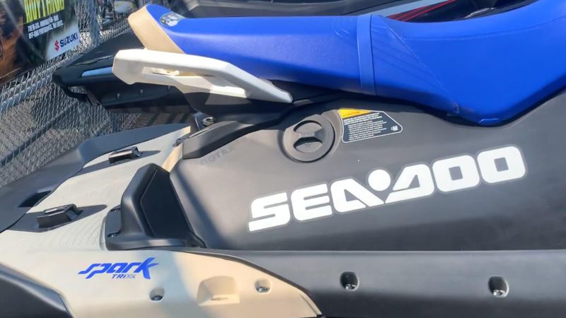 New 2025 Sea-Doo SPARK FOR 3 90 TRIXX (SOUND SYSTEM) Image 4