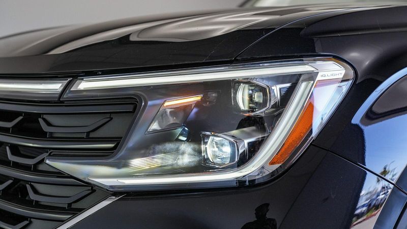 New 2025 Volkswagen Atlas 2.0T SEL Premium R-LineImage 7