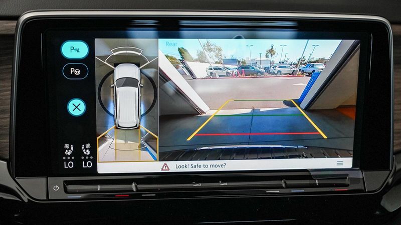 New 2025 Volkswagen Atlas 2.0T SEL Premium R-LineImage 24