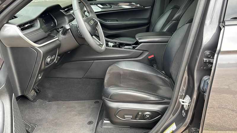 Used 2023 Jeep Grand Cherokee AltitudeImage 7