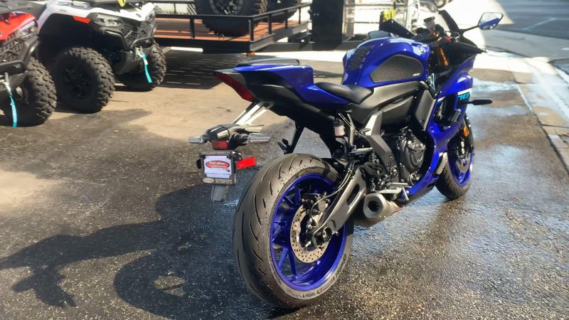 Used 2025 Yamaha YZF-R7 CA Image 9