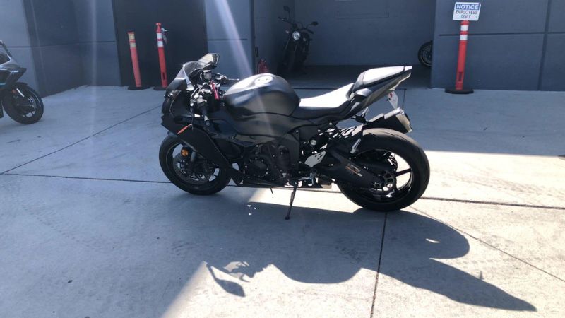 Used 2024 Kawasaki NINJA ZX-6R Image 5