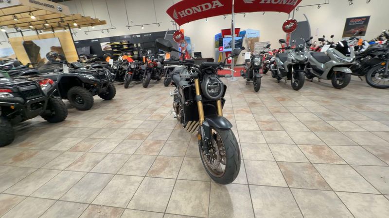 New 2026 Honda CB650R E-CLUTCH Image 4