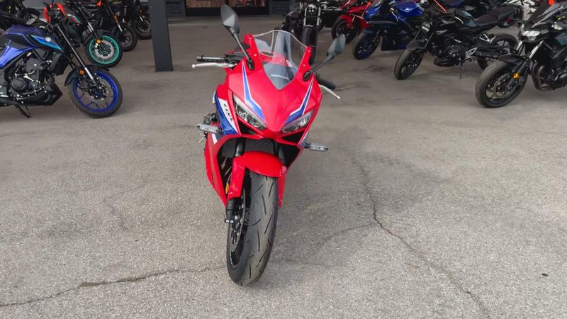 New 2026 Honda CBR650R E-CLUTCH Image 7