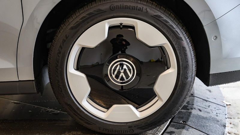 2025 Volkswagen ID. Buzz Image 9