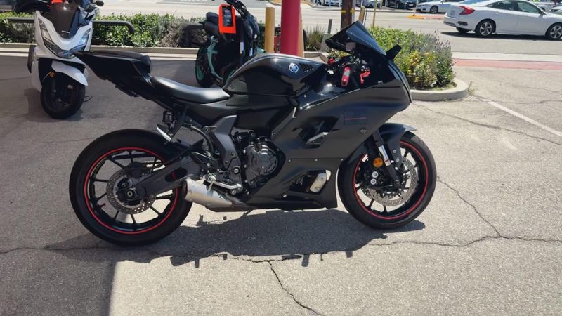 Used 2024 Yamaha YZF-R7 Image 9