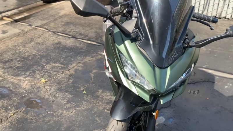 Used 2023 Kawasaki Ninja 400 Base Image 9