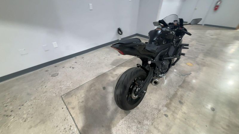 Used 2025 Yamaha YZF-R7 Image 2