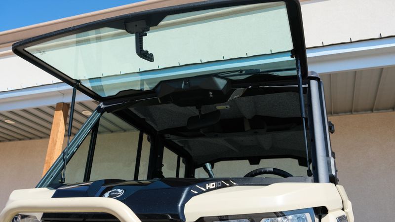 2025 Can-Am DEFENDER MAX LIMITED CAB HD10 DESERT TAN AND STEALTH BLACK Image 9