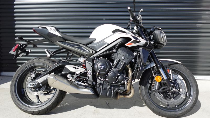 New 2025 Triumph Street Triple 765 R 