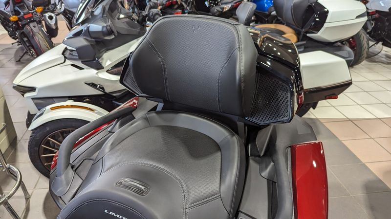 2024 CAN-AM SPYDER RT LIMITED DEEP MARSALA METALLIC WITH PLATINUMImage 14