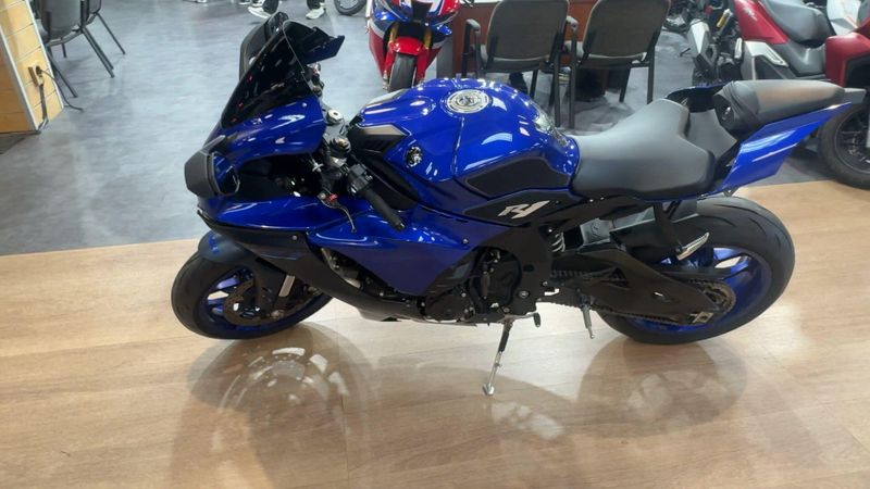 Used 2023 Yamaha YZF-R1 CA Image 9