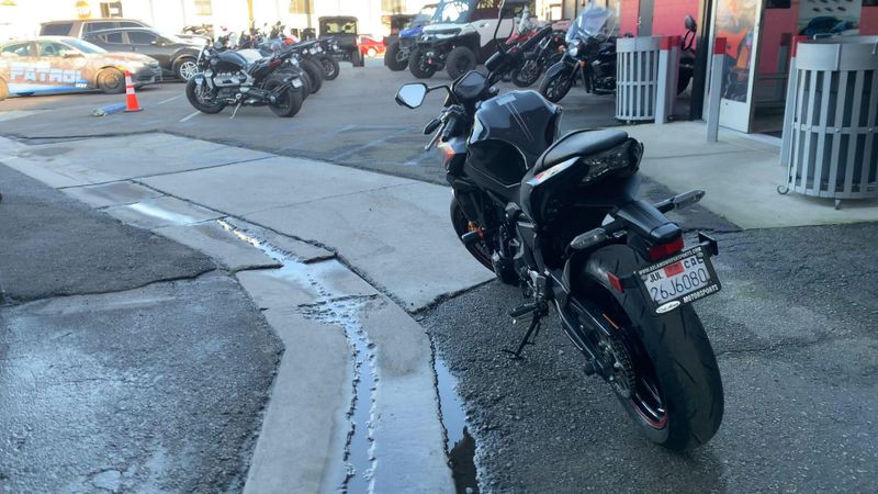 Used 2023 Kawasaki Z650 Base Image 7