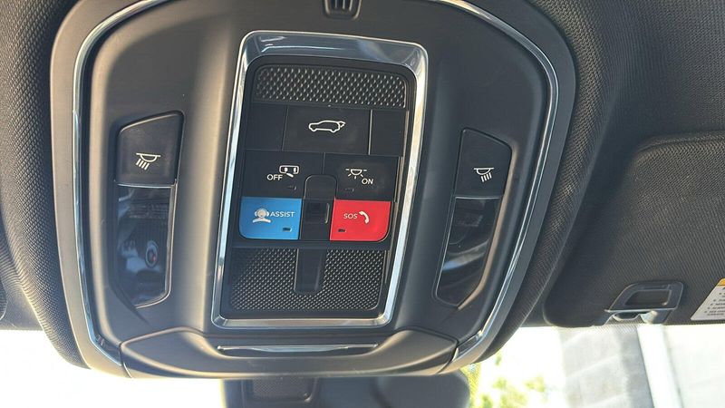2023 Jeep Grand Cherokee Altitude photo 13