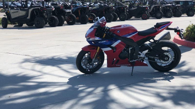 New 2026 Honda CBR1000RR-R FIREBLADE SP Image 6