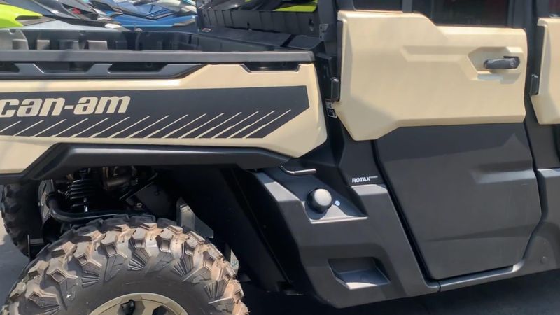 New 2025 Can-Am DEFENDER MAX LIMITED CAB HD10 Image 6