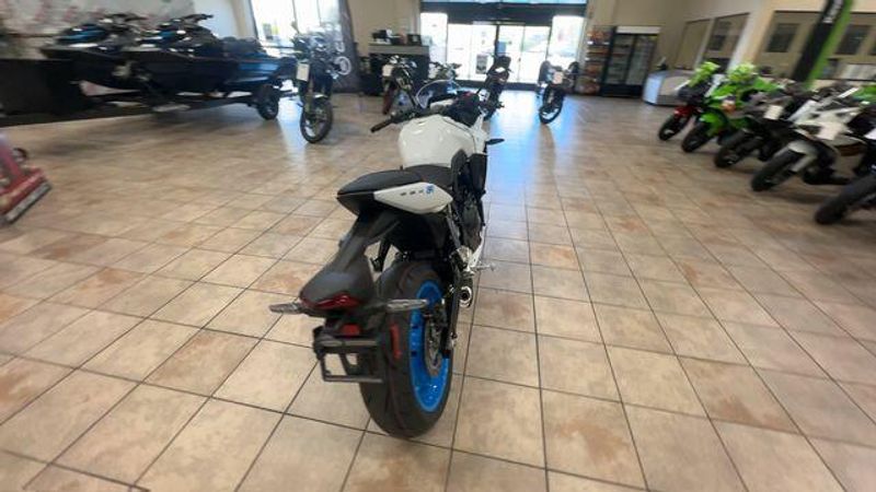 New 2026 Suzuki GSX-8R Image 3