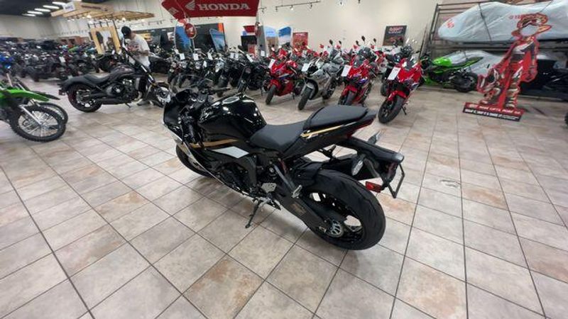 New 2026 Kawasaki NINJA ZX-6R ABS Image 2