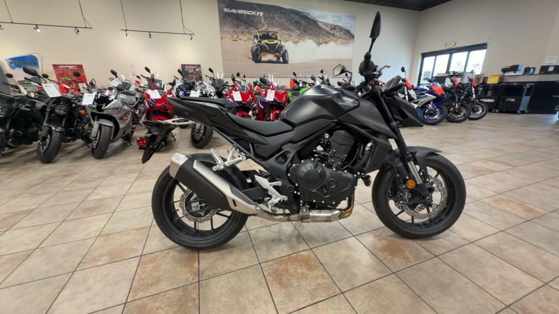 New 2025 Honda CB750 HORNET Image 2