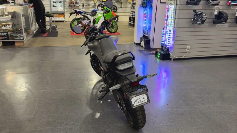 New 2024 Husqvarna SVARTPILEN 401 Image 3