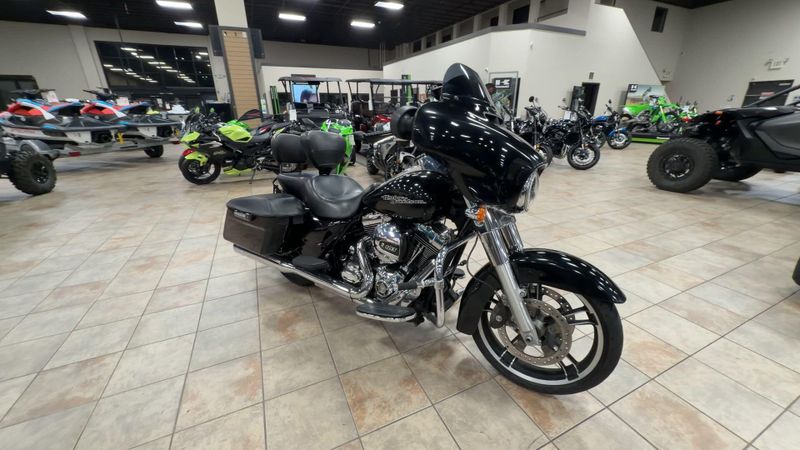 Used 2016 Harley-Davidson STREET GLIDE Image 3