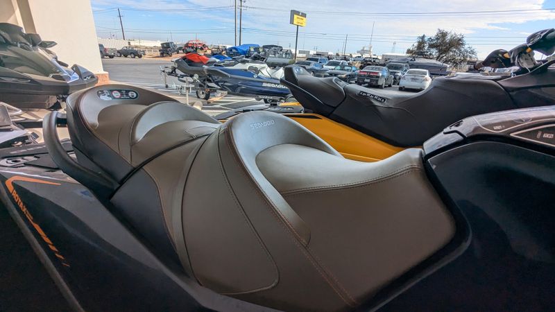 2023 SEADOO GTX 300 AUDIO IBR BLACK ECLIPSE AND ORANGE CRUSH Image 8