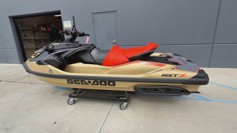2025 Sea-Doo RXT-X 325 (SOUND SYSTEM) Image 6