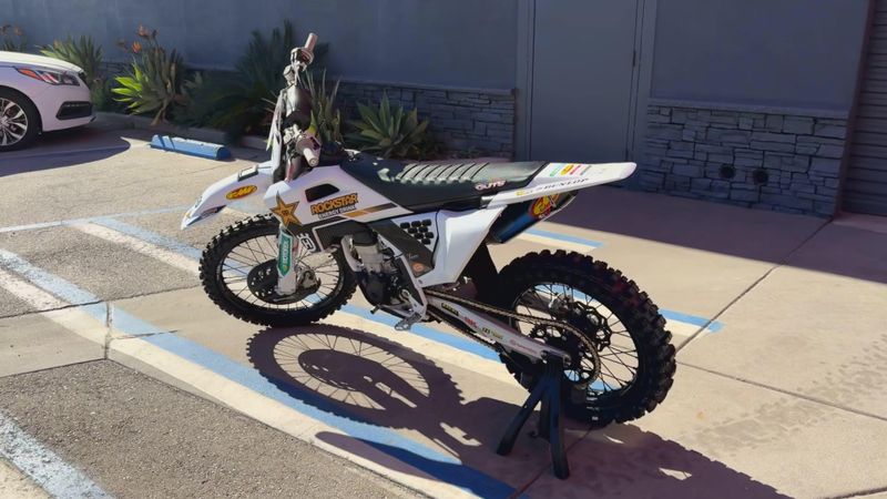 New 2025 Husqvarna FC 450 FACTORY EDITION Image 2