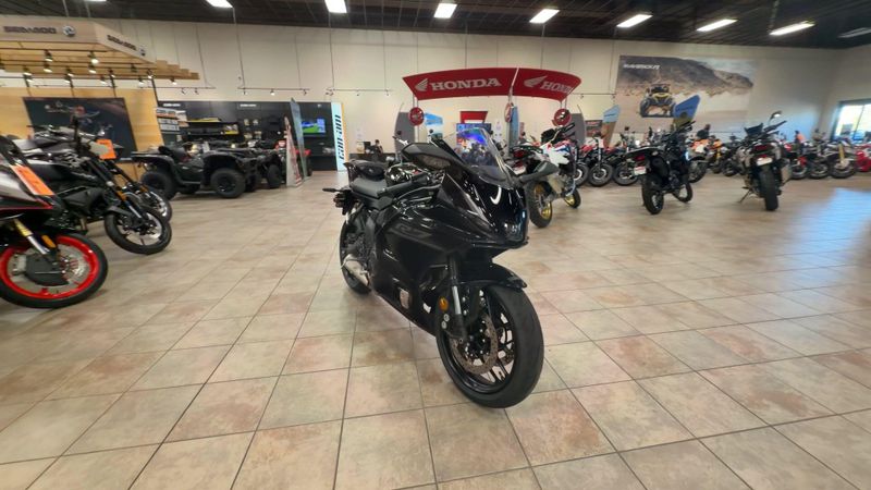 Used 2026 Yamaha YZF-R7 CA Image 3