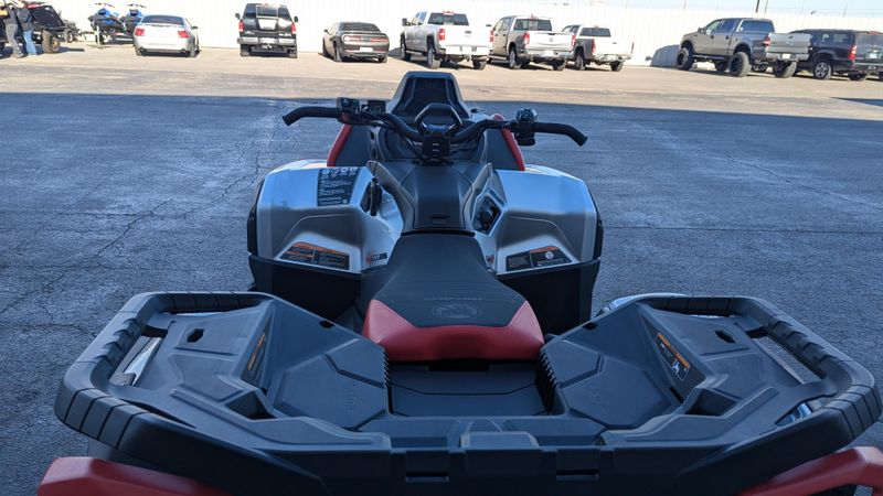 2025 Can-Am OUTLANDER XMR 1000 HYPER SILVER AND LEGION RED Image 16