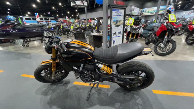 Used 2018 Ducati SCRAMBLER 1100 Image 5