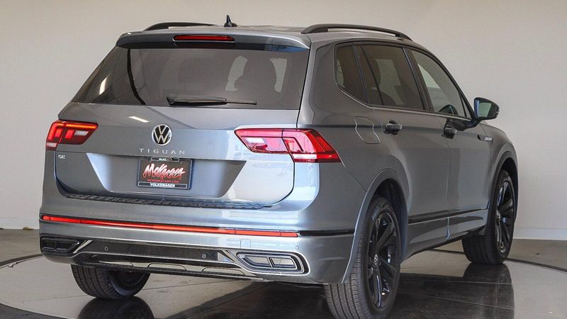 2024 Volkswagen Tiguan 2.0T SE R-Line BlackImage 4