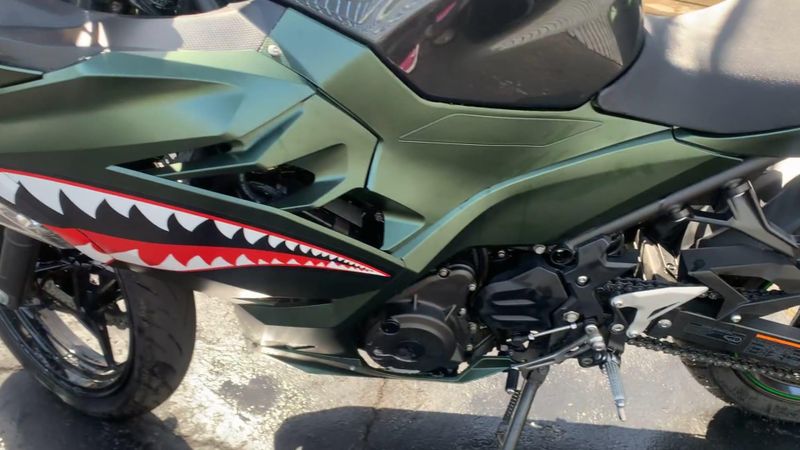 Used 2023 Kawasaki Ninja 400 Base Image 6