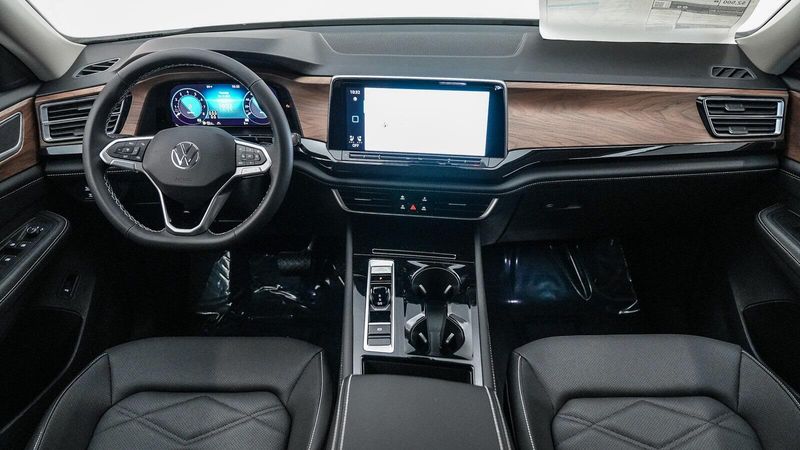 New 2025 Volkswagen Atlas 2.0T SE w/TechnologyImage 13