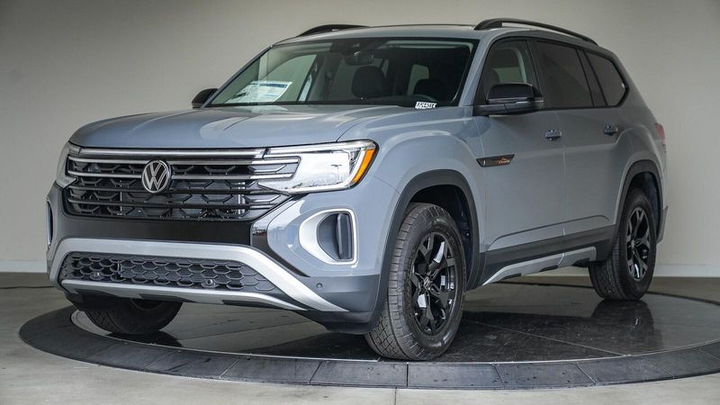 New 2025 Volkswagen Atlas 2.0T Peak EditionImage 1