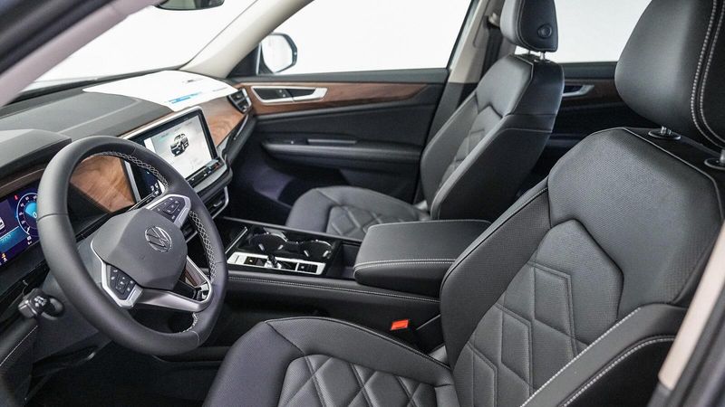 2025 Volkswagen Atlas 2.0T SE w/TechnologyImage 18