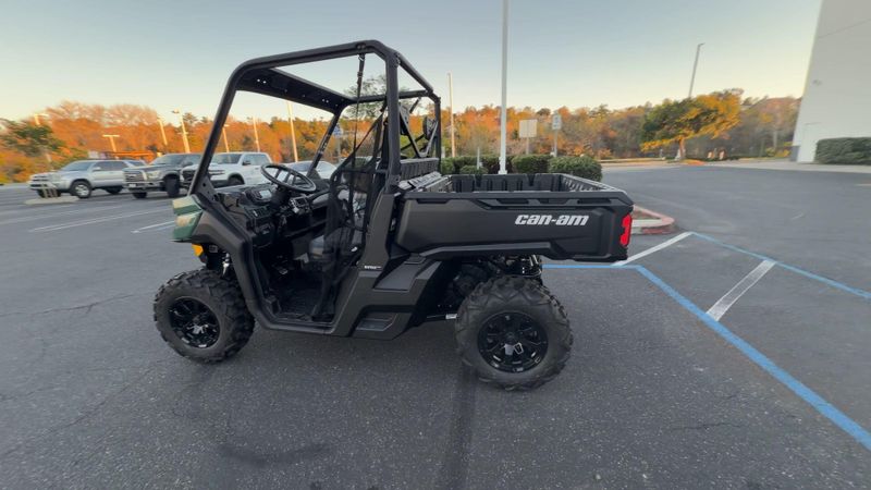 New 2025 Can-Am DEFENDER DPS HD9 Image 6