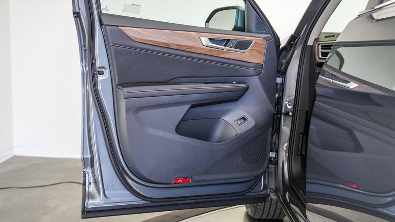 2025 Volkswagen Atlas 2.0T SE w/TechnologyImage 22