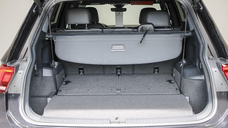 2019 Volkswagen Tiguan 2.0T SEL Premium R-LineImage 26